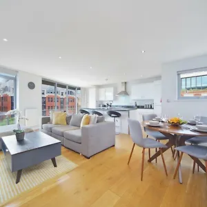  Apartment 2 Bed Executive Penthouse Near Liverpool Street Free Wifi By Aparts