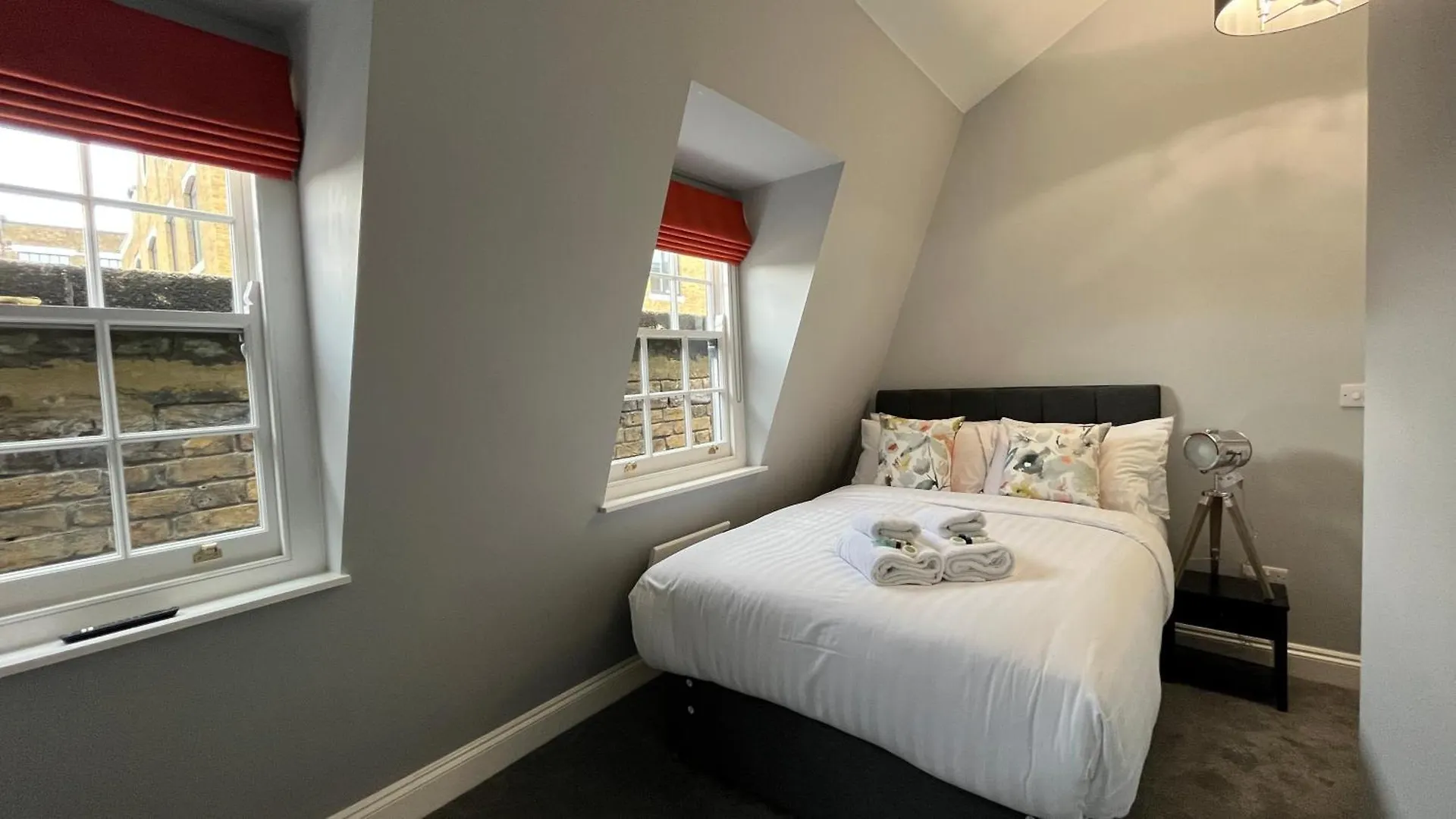 Dockers Inn London 2*,